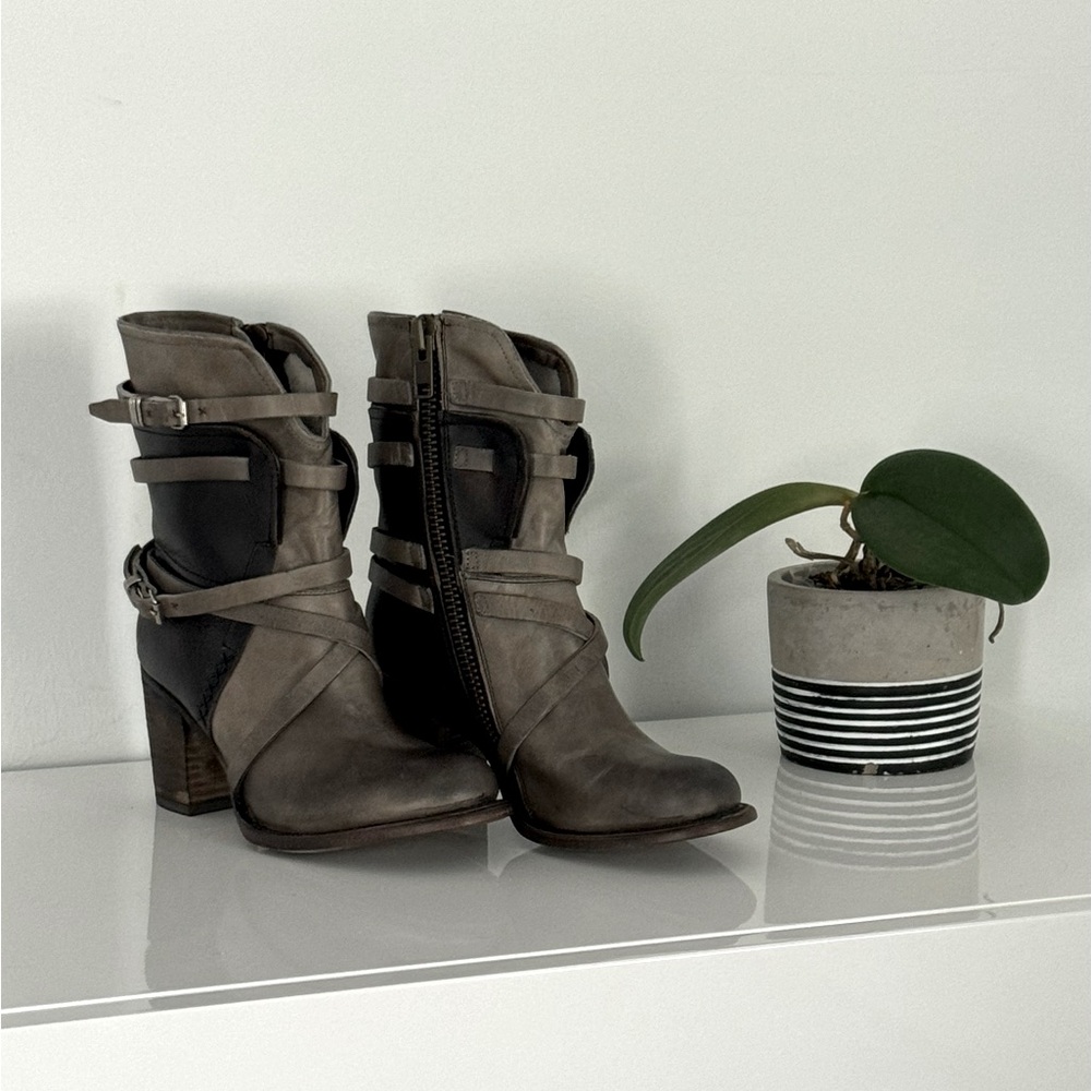New Freebird Baker Black Grey 7 Boots Sold Out 3.25” Heel Retail $325
